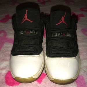 Jordan low top 11s 👟